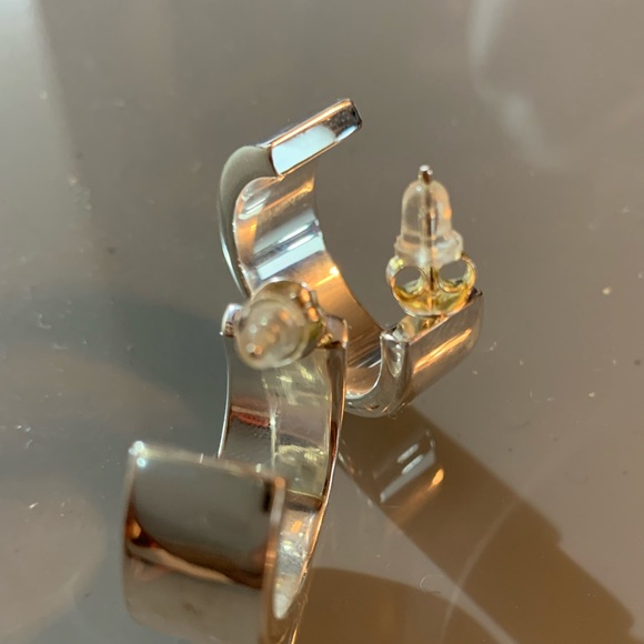 ARGENTO VIVO Wide Ribbon Hoop Earrings - Picture 3 of 5